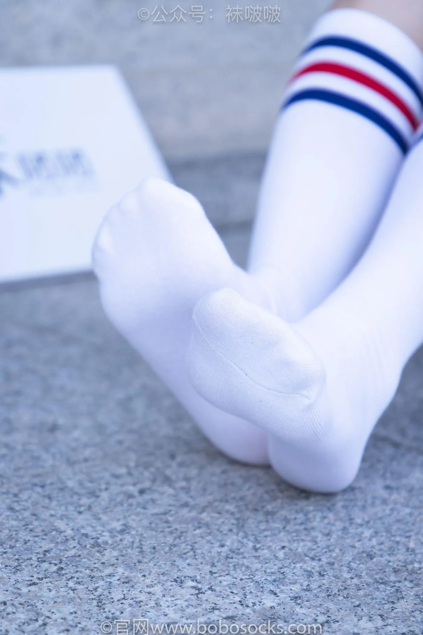 [BoBoSocks袜啵啵]NO.006 小米-运动鞋、白色小腿袜、裸足 [130P]插图6